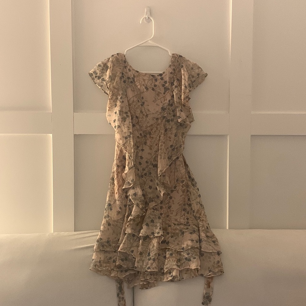 Chelsea and violet small floral mini flowy dress